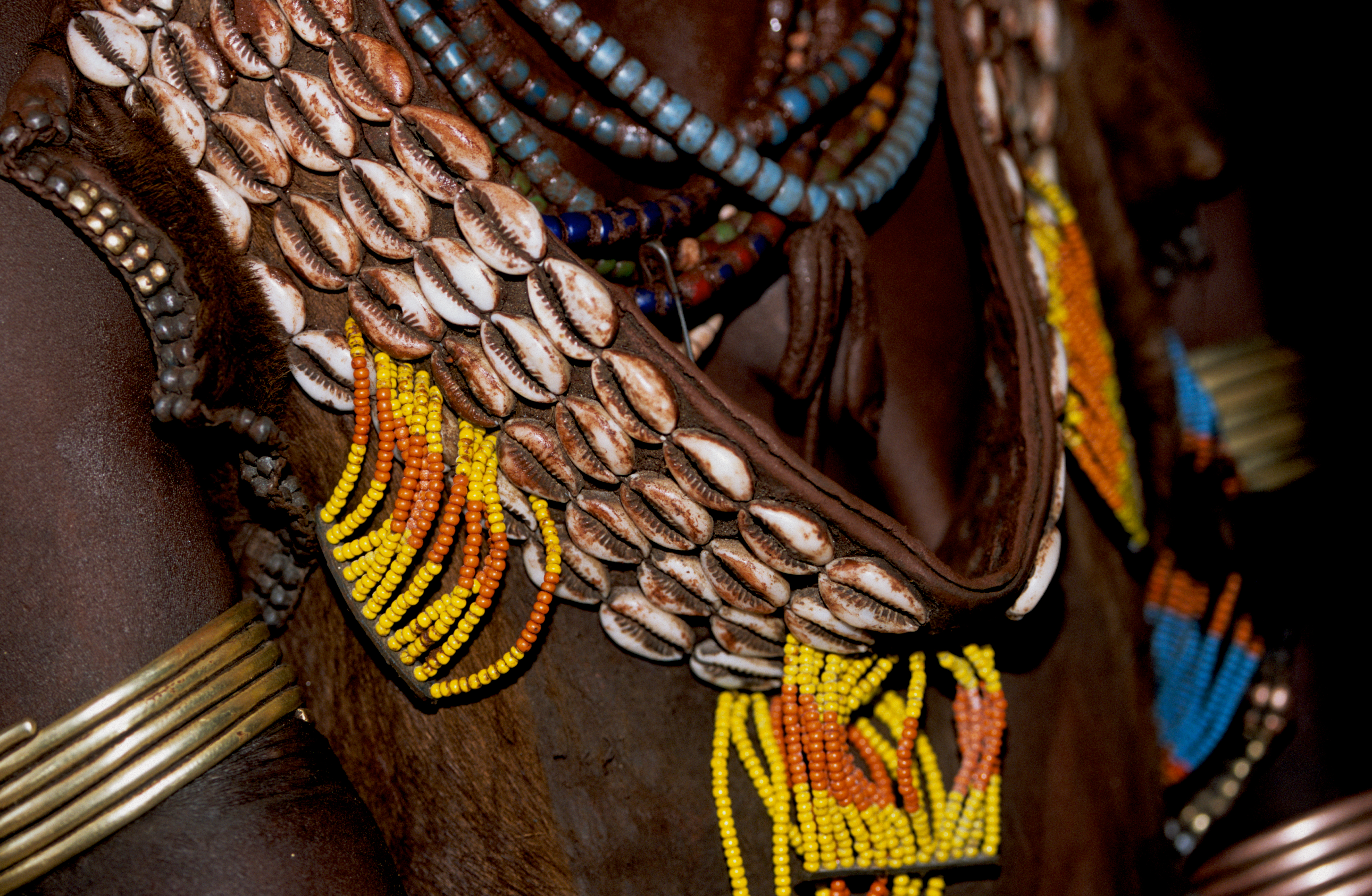 Hamar women adornments