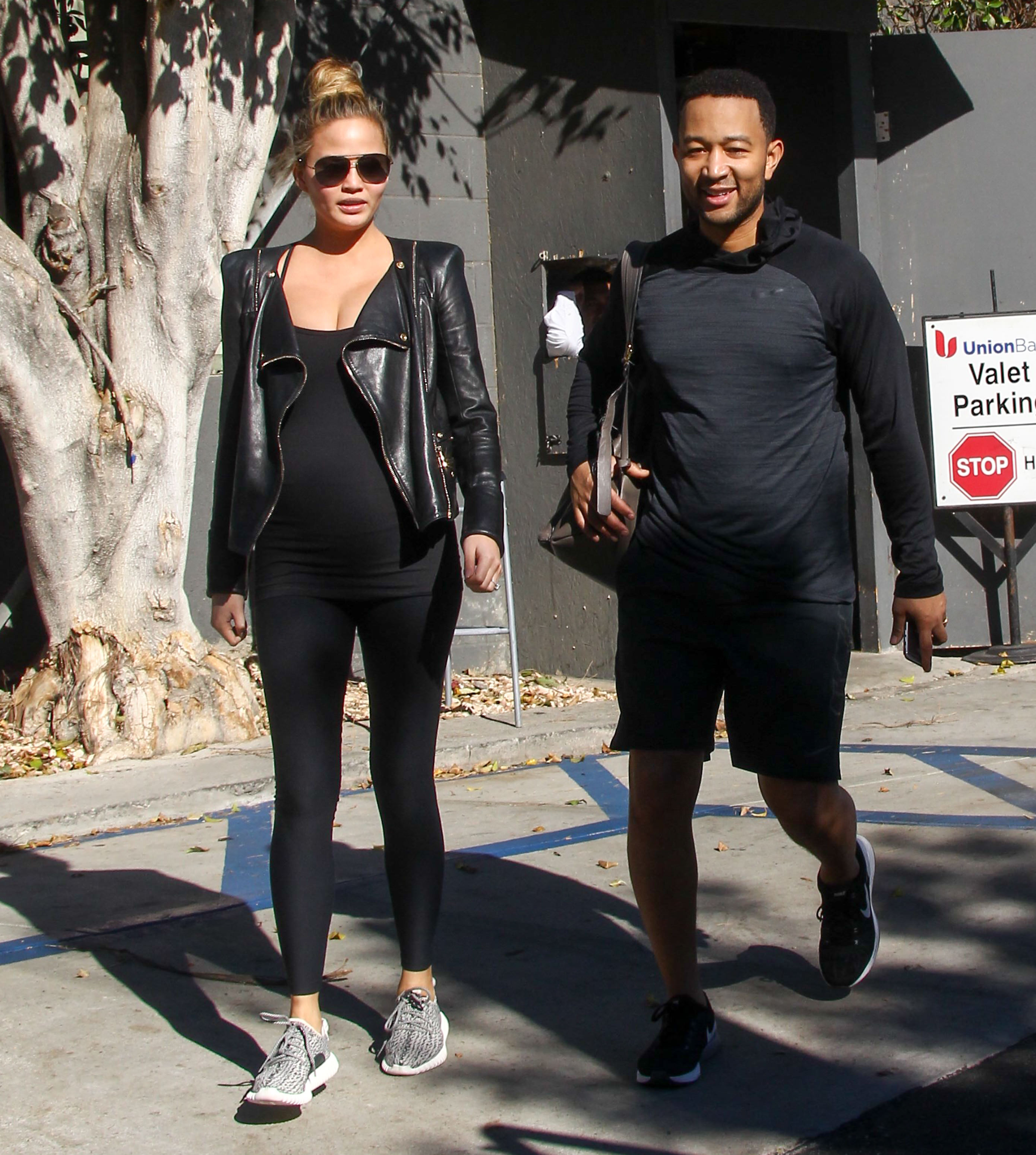 Chrissy Teigen pregnant, baby bump