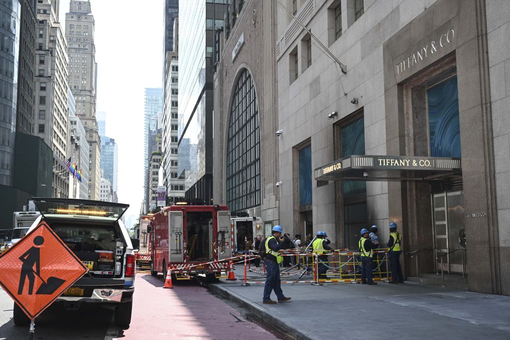 Fire breaks out at Tiffany & Co. store in NYC