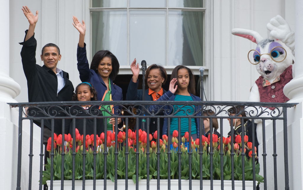 TOPSHOT-US-POLITICS-OBAMA-EASTER EGG ROLL